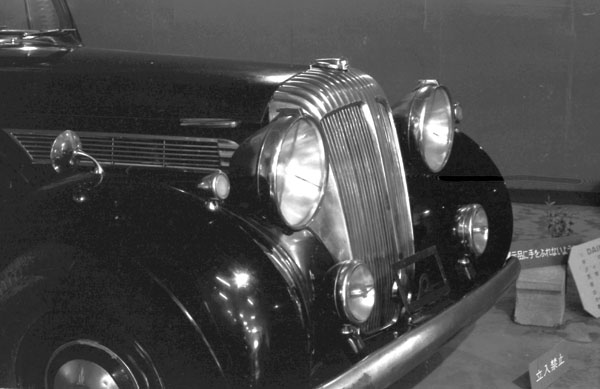 53-2b (167-03) 1953 Daimler Straight Eight Limousine.jpg